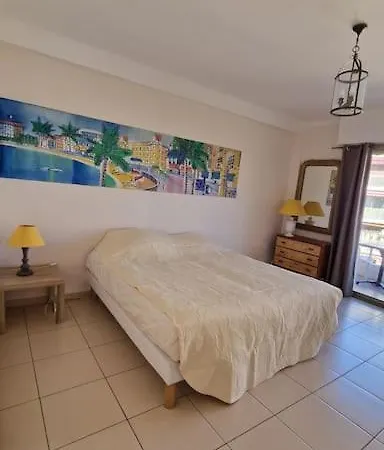Apartment For 2 Near The Croisette With Balcony 133 Cannes